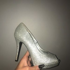 Sparkling glitter high heels